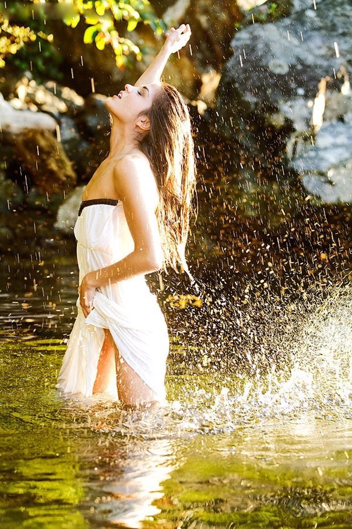 Marie Avgeropoulos in Konya