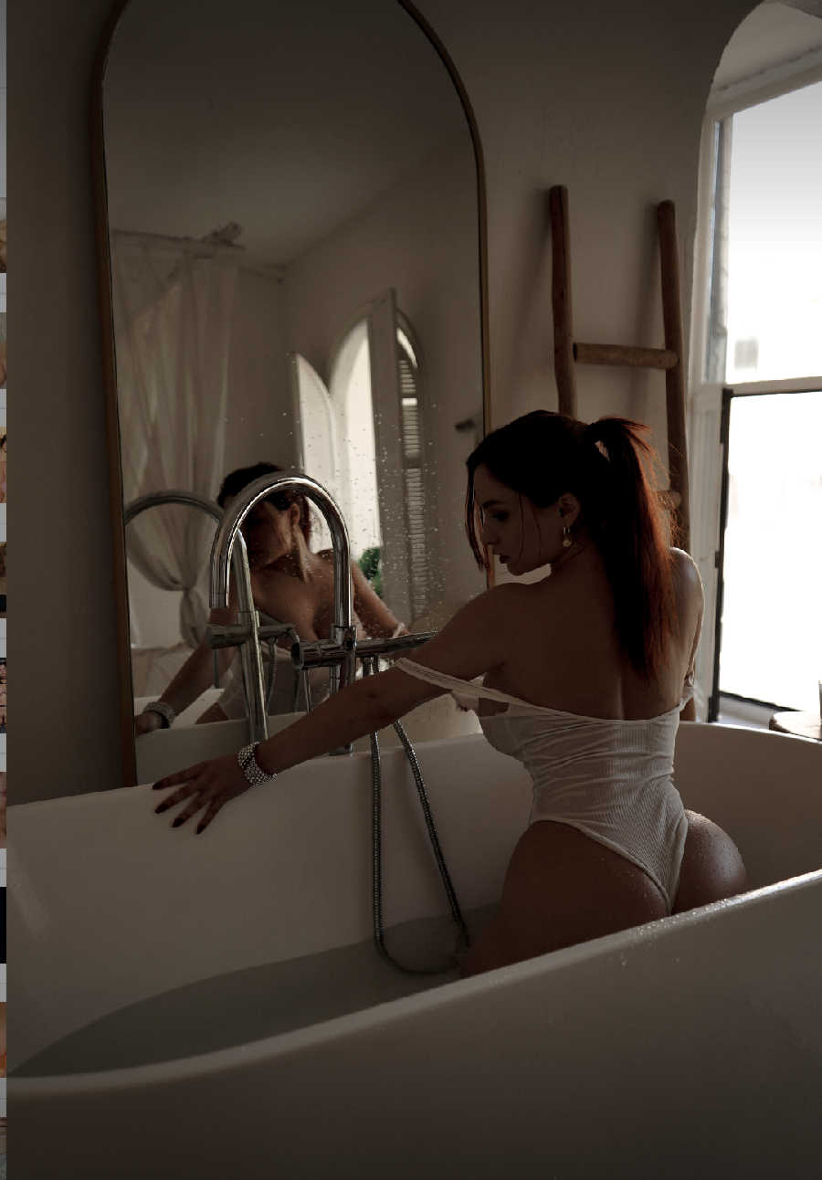 A playful frame from Miranda Faith nude — online in Konya