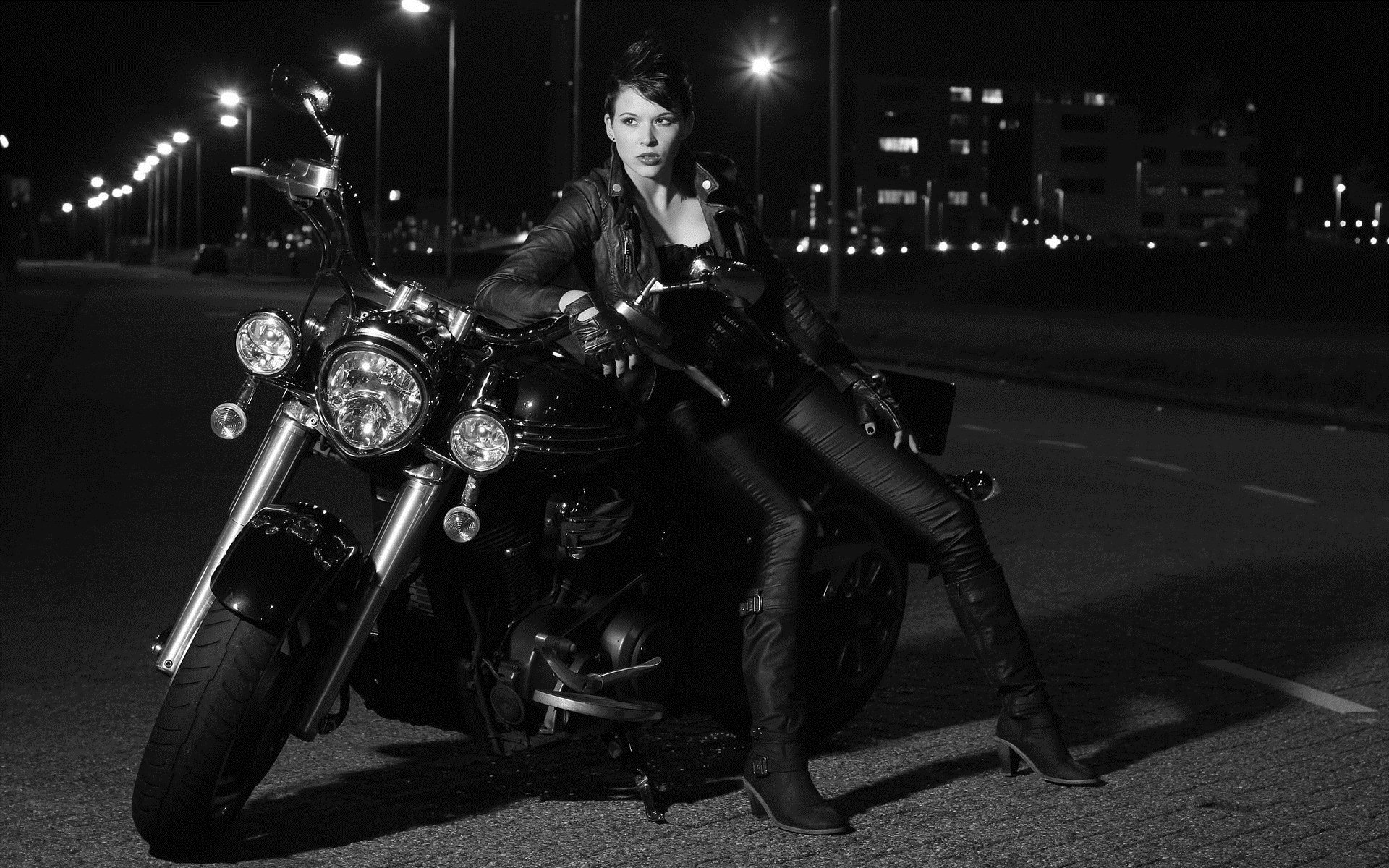 Photo Beautiful girls and motorcycles in Konya
