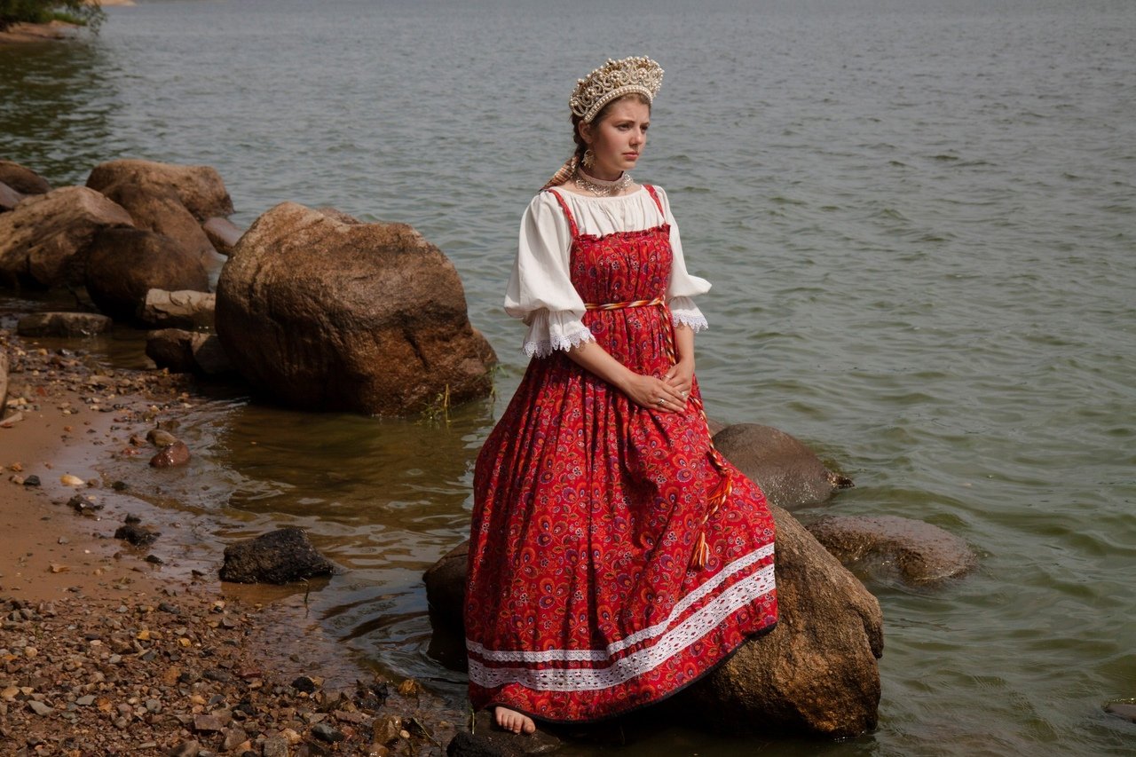 Women in Slavic costumes in Konya