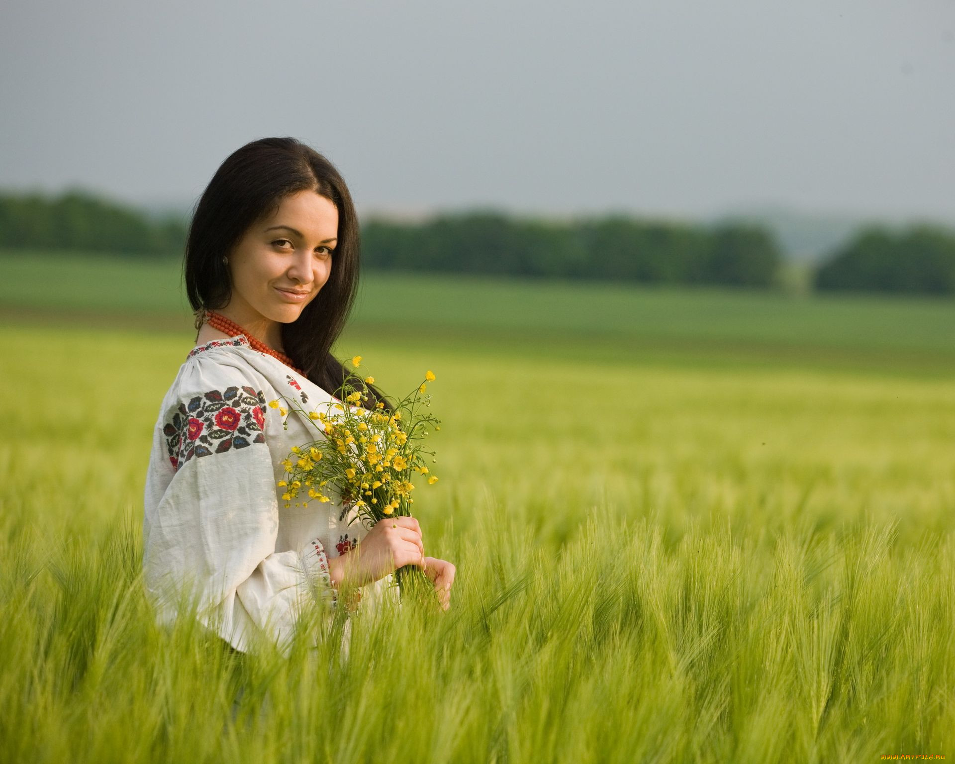 Women in Slavic costumes in Konya