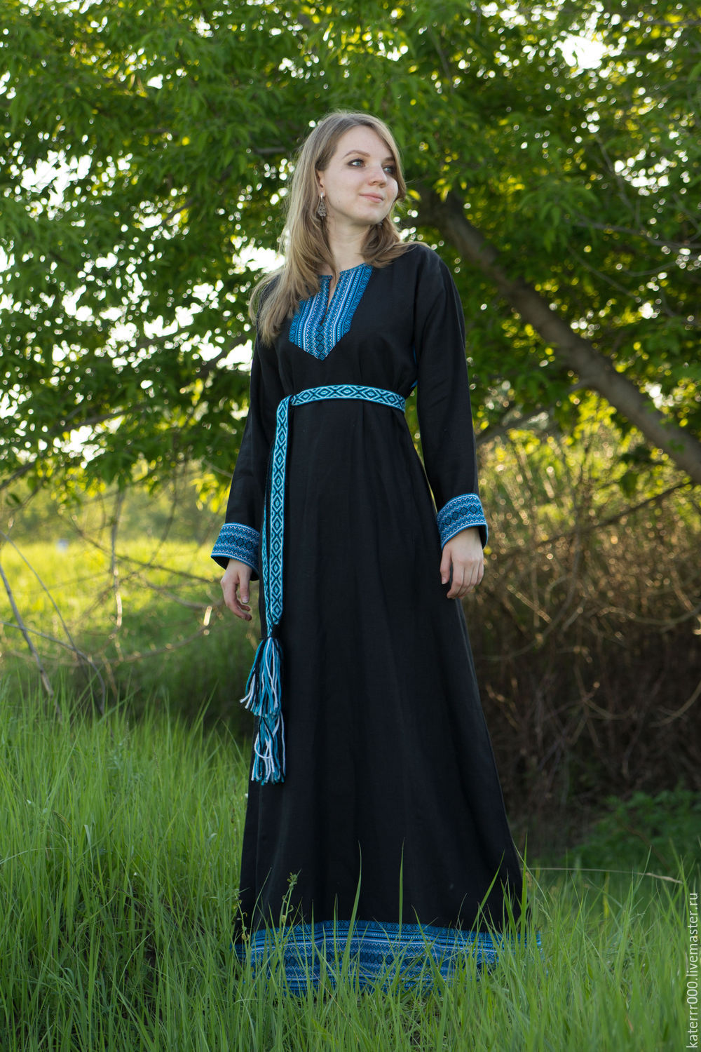 Women in Slavic costumes in Konya