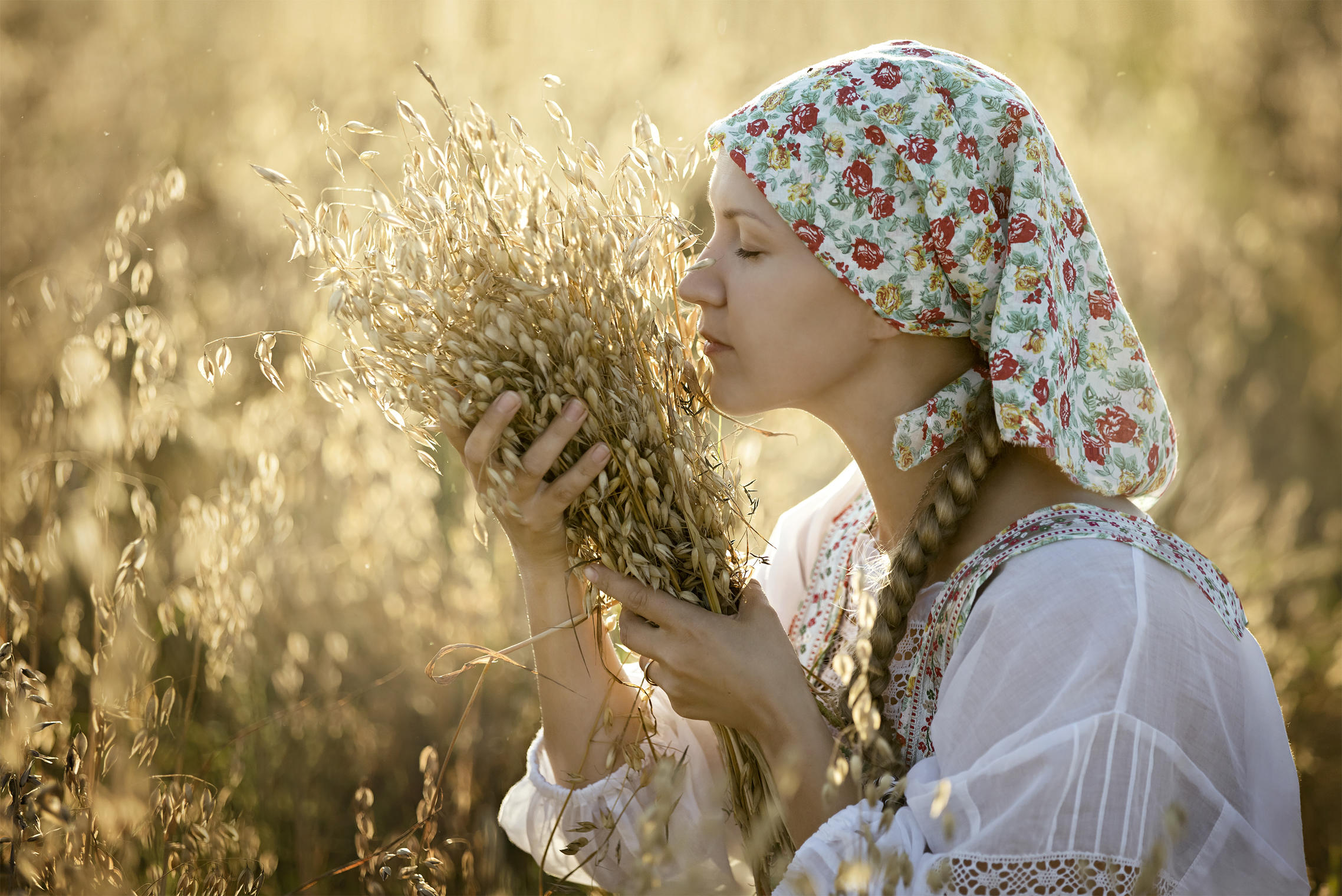 Photo Women in Slavic costumes in Konya