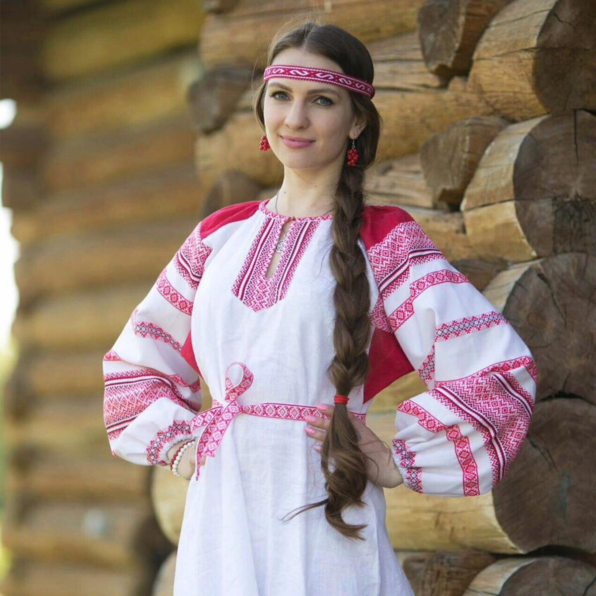 Girls in Slavic costumes in Konya