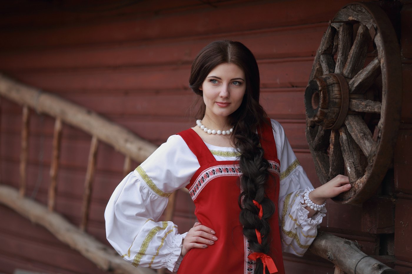 Girls in Slavic costumes in Konya