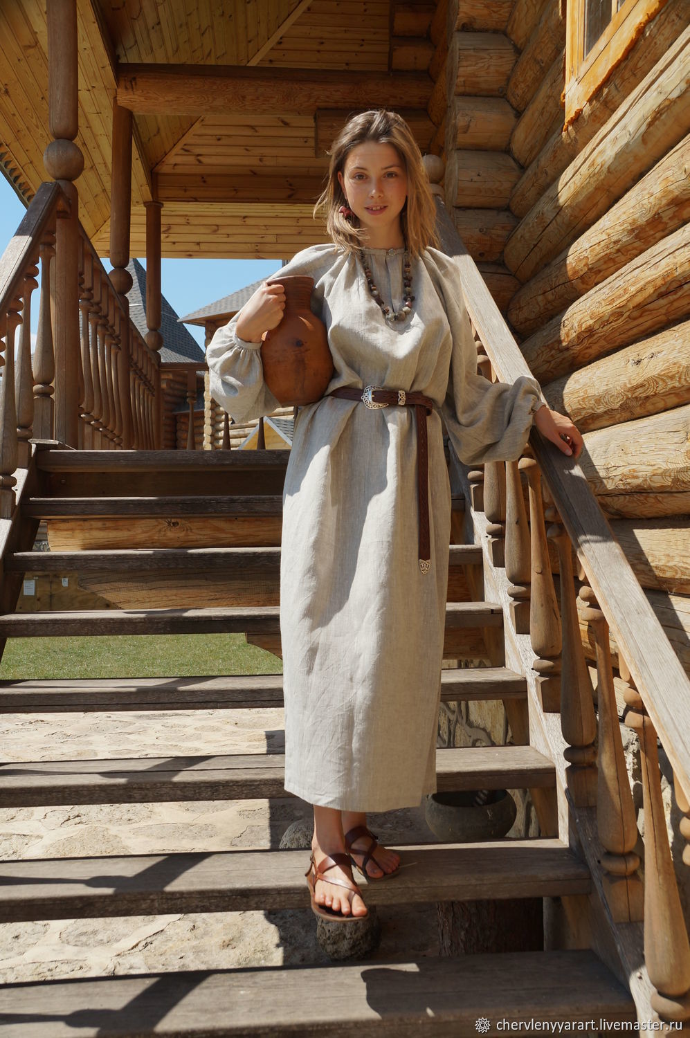 Girls in Slavic costumes in Konya