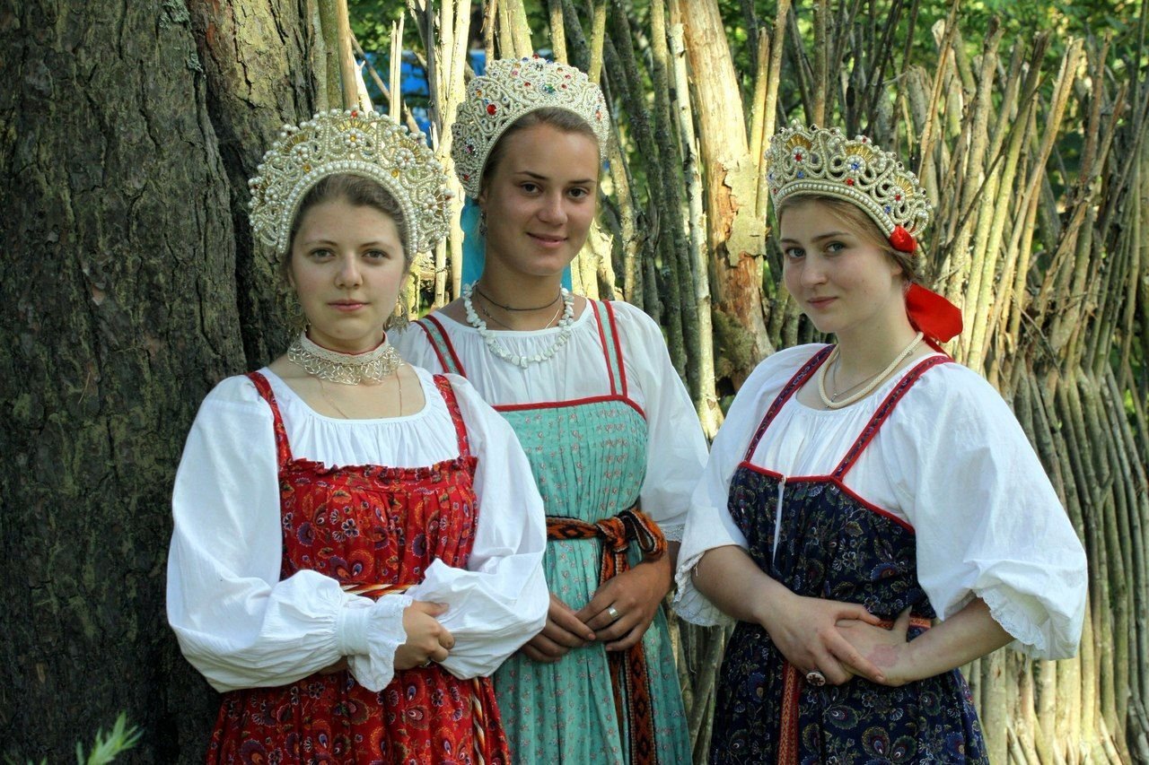 Sexy model Girls in Slavic costumes in Konya