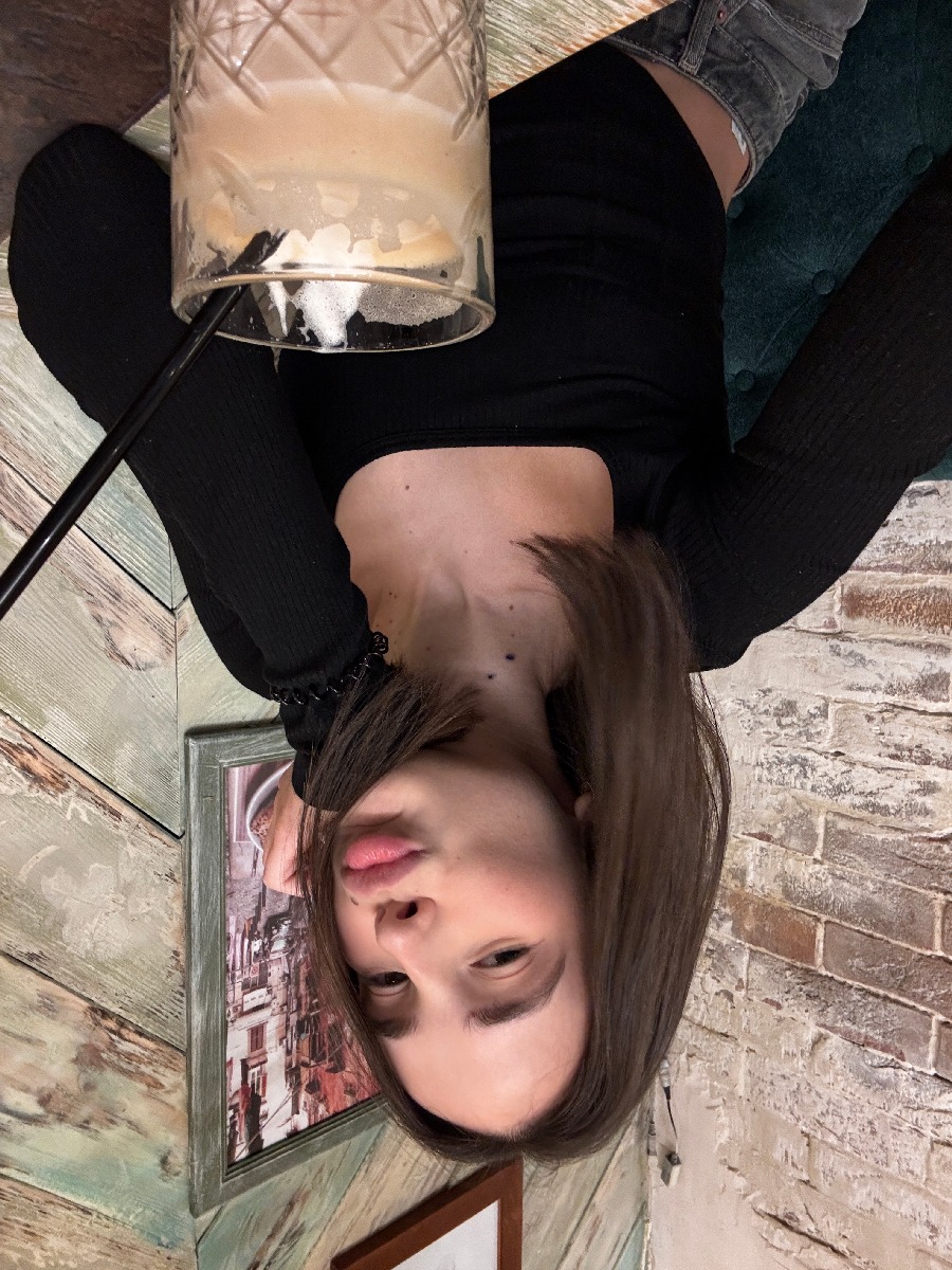 Fresh photos, fresh mood — Tina online in Konya